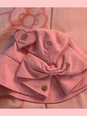Juicy Couture Light Pink sun Bow Bucket Hat with Gold Heart charm